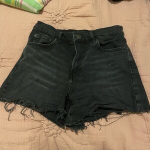 BLACK DENIM SHORTS